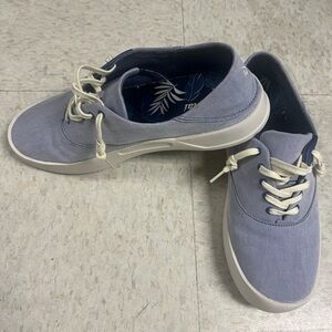 Men’s size 10 OluKai shoes